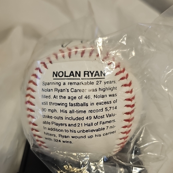 Nolan Ryan - Collectible Baseball - Picture 4 of 5